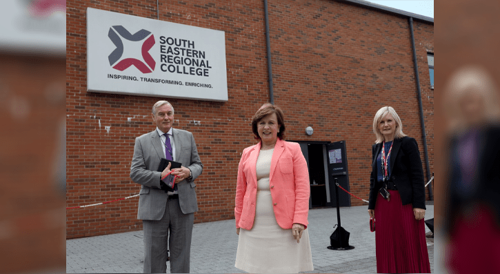 South Eastern Regional College (SERC) welcomed Economy Minister Diane Dodds to the College’s Lisburn Campus to see the measures taken to ensure a safe return for students and staff for the new academic year.