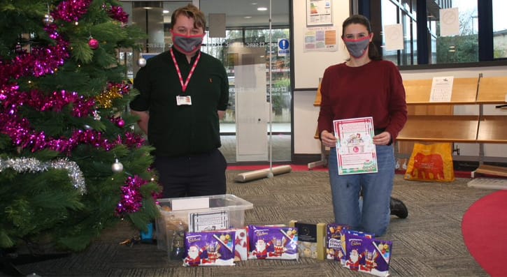 The Students’ Union Foodbank Collection was well underway at SERC’s Bangor Campus with Liliana Ferreira, Access Student and SU Welfare Officer, and Ross Currie, Student Engagement Advisor, greeting students and staff who stopped by to drop off donations. 