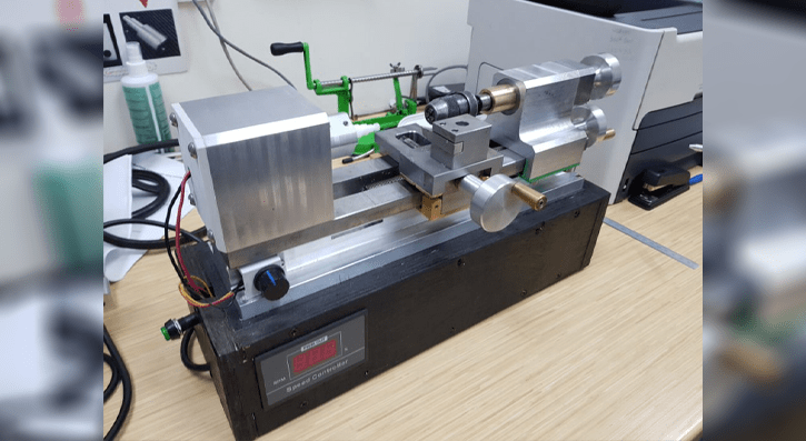 TfS Level 2 and TfS Level 3 Manufacturing Engineering students from SERC have been hard at work in assisting their tutor in creating a miniature lathe as part of their project-based learning (PBL).  