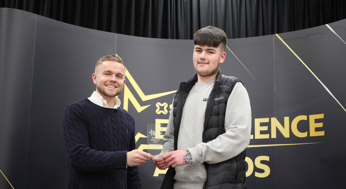 Owen Ferguson (Lisburn) Trainee Student of the Year for School of Construction & Engineering with Guest Speaker, Jonny Pierce, Guest Speaker, JP Coaching