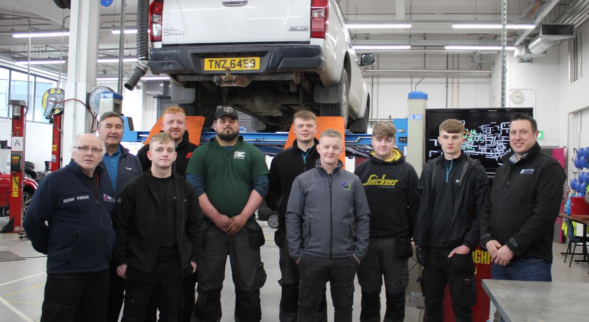 Participants and Tutors in SERC Training Garage