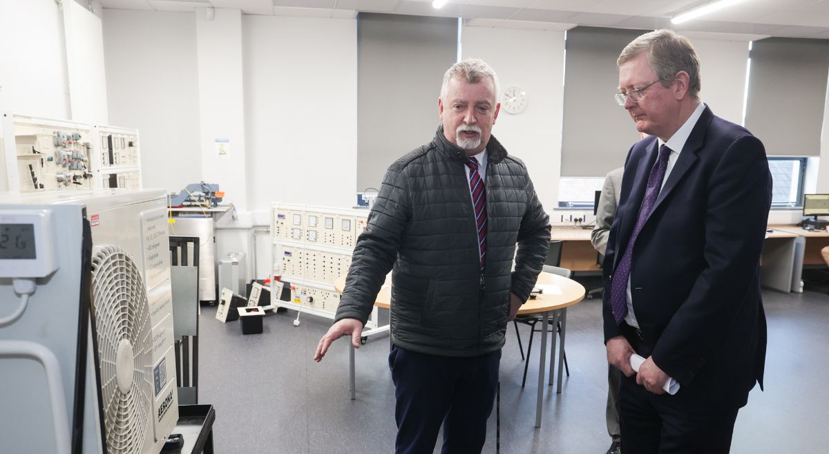 Tutor Paul Henry shows Lord Caine the latest heat-pump technology and outlines the development SERC’s zero carbon centre, a planned hub for training in green technologies.