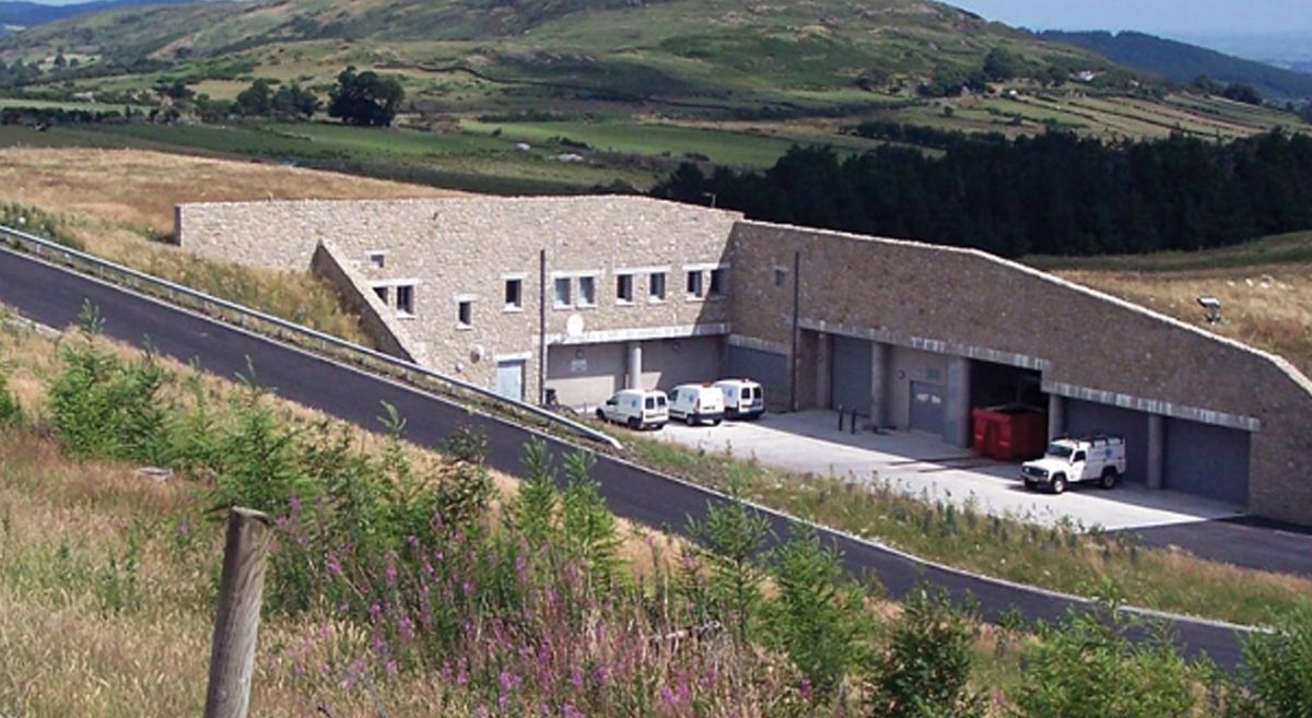 Image of the exterior of Fofanny Water Treatment Plant with mountains in background